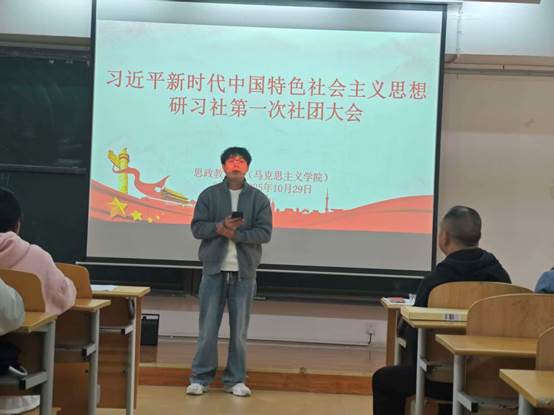 会议室里的人们
AI 生成的内容可能不正确。